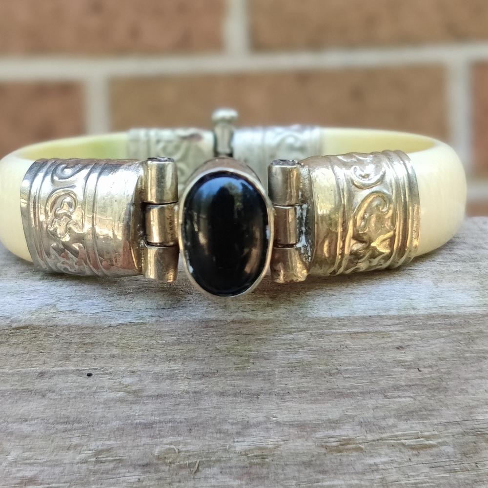 Antique Organic Ivory Bone Bracelet With Black Star Sapphire - Picture 12 of 12